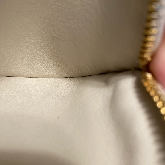 LOUIS VUITTON
Limited Edition Perle Vernis Trunks & Bags Round Coin Purse - Picture 5 of 13